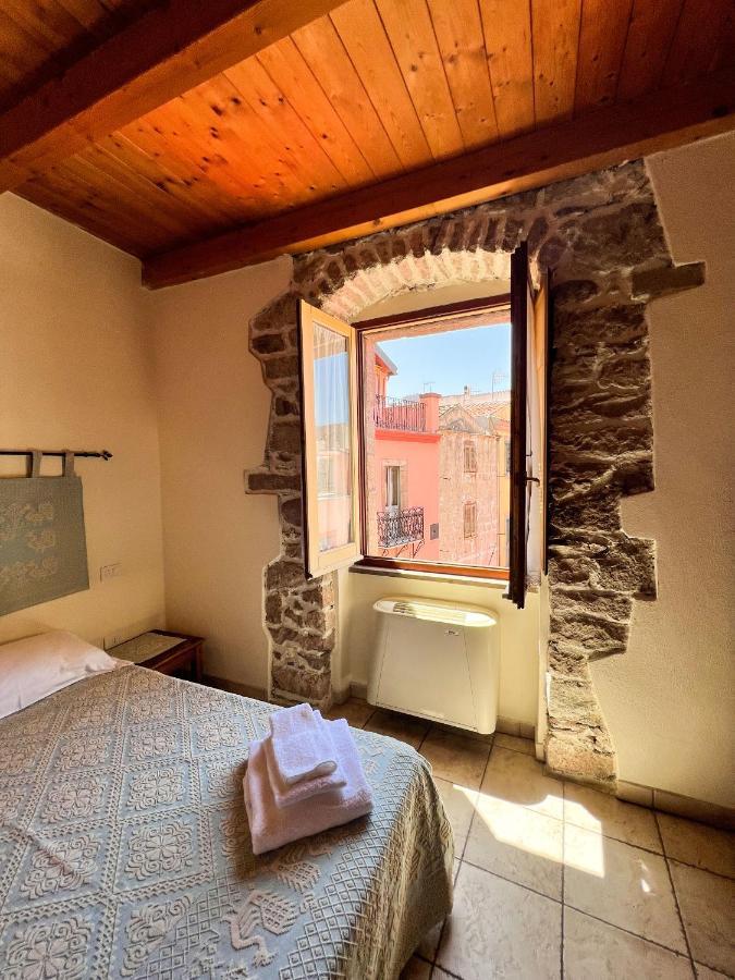 La Vecchia Torre Hotell Bosa Eksteriør bilde