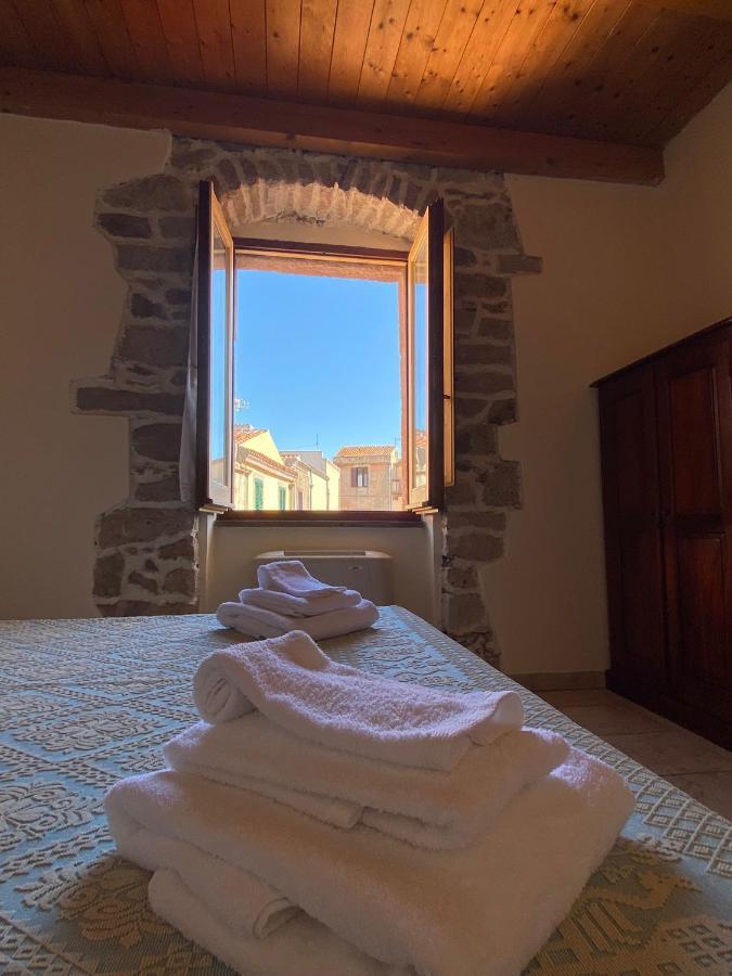 La Vecchia Torre Hotell Bosa Eksteriør bilde