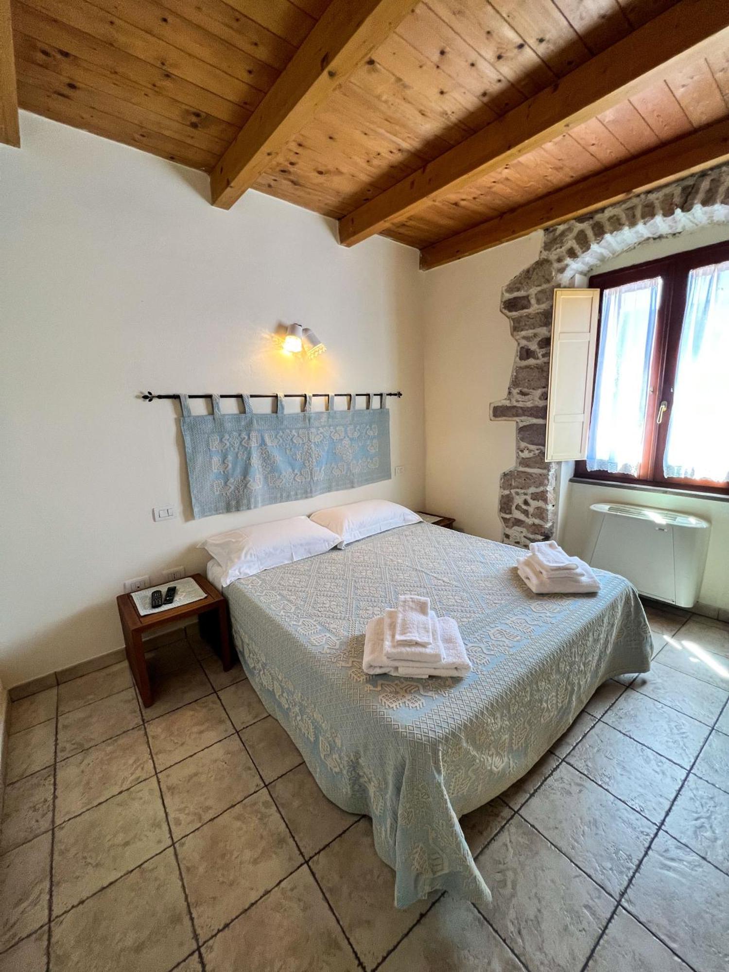 La Vecchia Torre Hotell Bosa Eksteriør bilde
