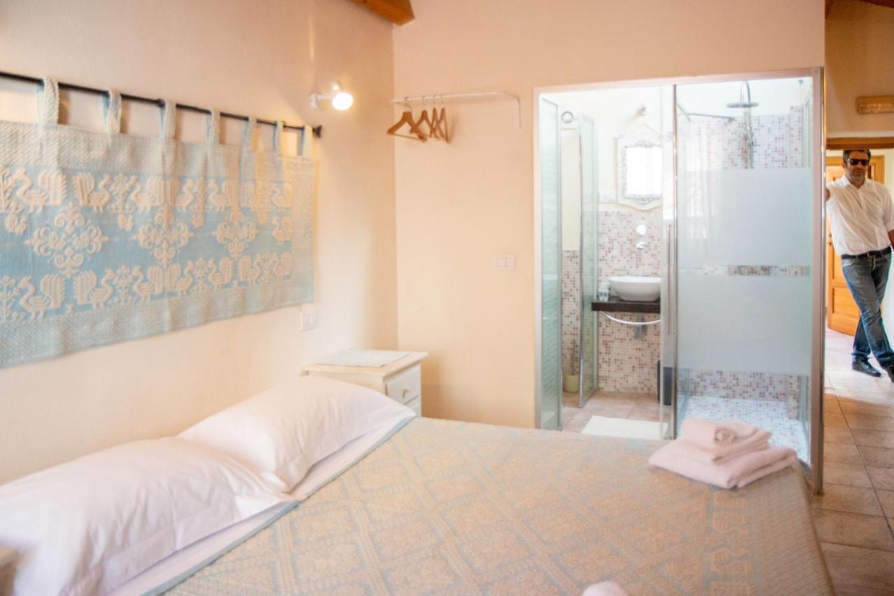 La Vecchia Torre Hotell Bosa Eksteriør bilde