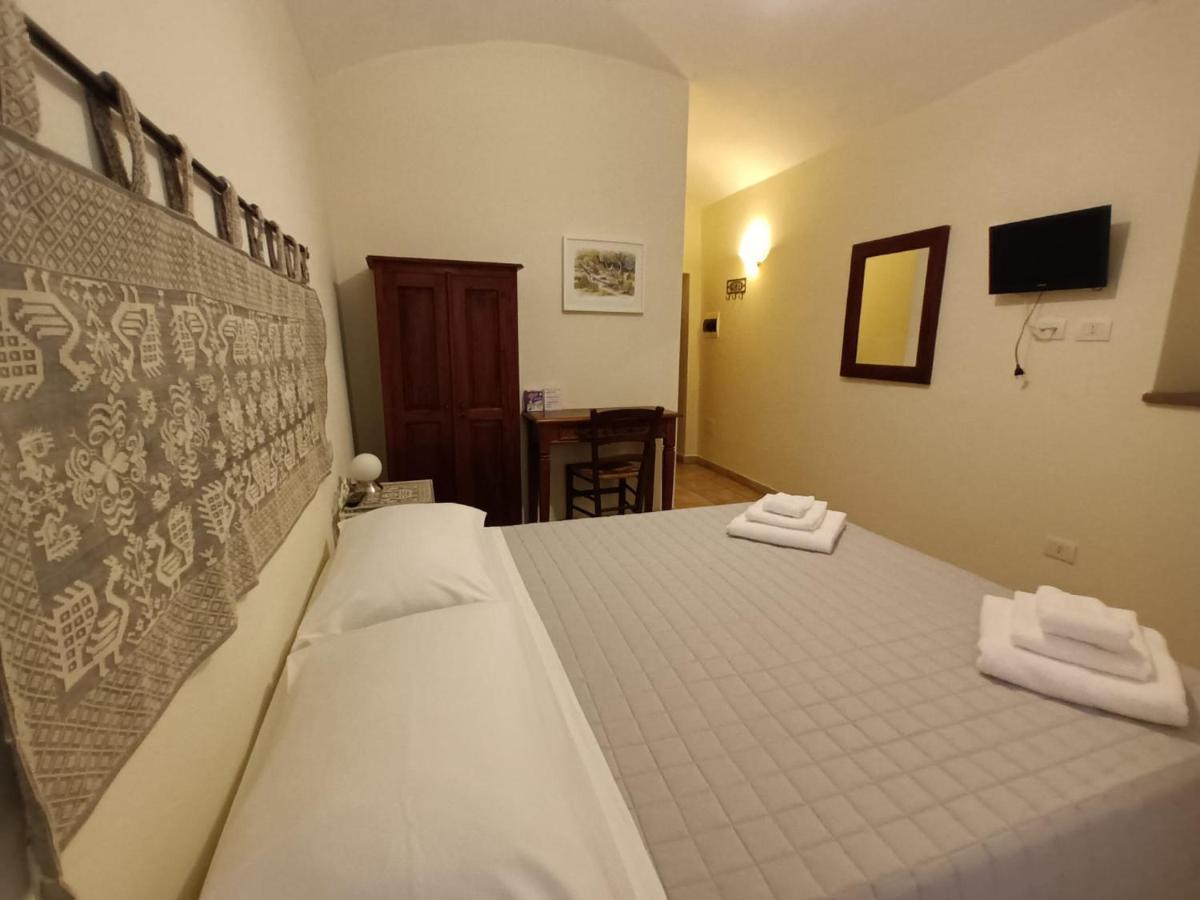 La Vecchia Torre Hotell Bosa Eksteriør bilde