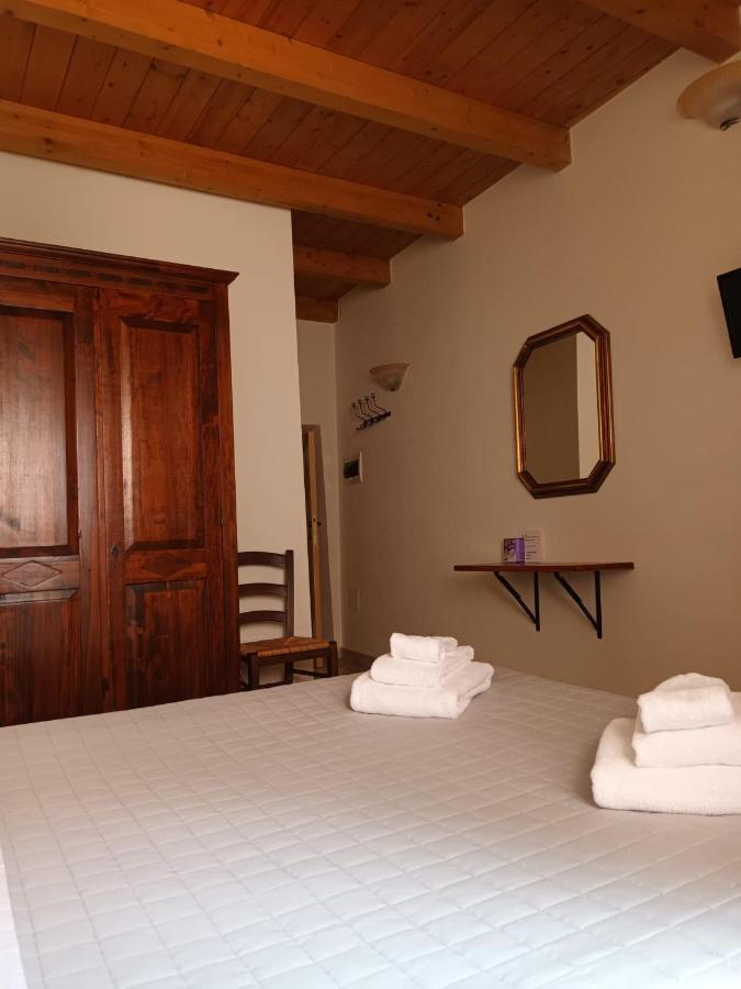 La Vecchia Torre Hotell Bosa Eksteriør bilde
